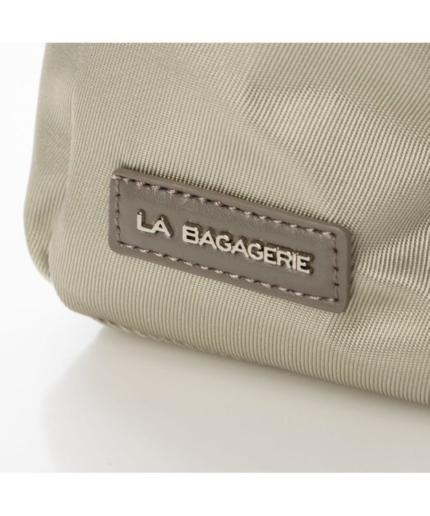 LA BAGAGERIE フロントポケット　スクエアナイロンショルダー　Mサイズ シルバー