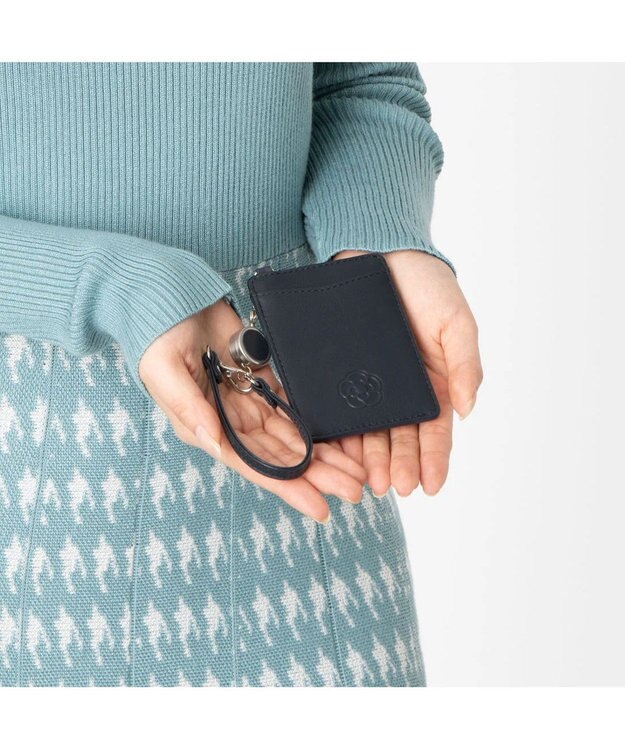 CLATHAS ワッフル リール付きパスケース ネイビー