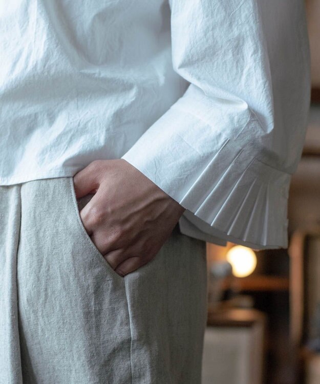 muuc 〈遠州織物の工場で織られた上質な涼しいコットン100%生地〉プリーツ八分袖のタックデザインブラウス ホワイト