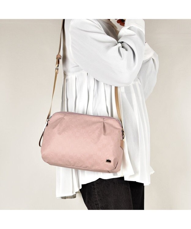 LA BAGAGERIE モノグラムデイリーショルダー ピンク
