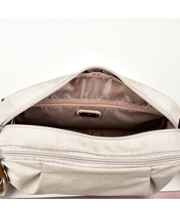 LA BAGAGERIE モノグラムデイリーショルダー アイボリー