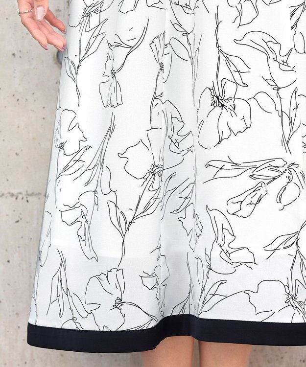 Tiaclasse 【小倉優子さん着用・新色追加・洗える】モノトーンフラワープリントワンピース ブラック×オフホワイト