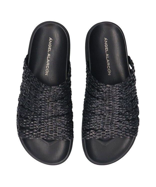 INTER-CHAUSSURES 【ANGEL ALARCON】フットベッドラフィアサンダル ブラック雑材