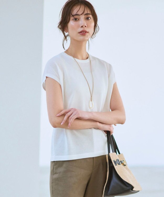 23区 シャイニーシアー ノースリーブ ニット ホワイト系