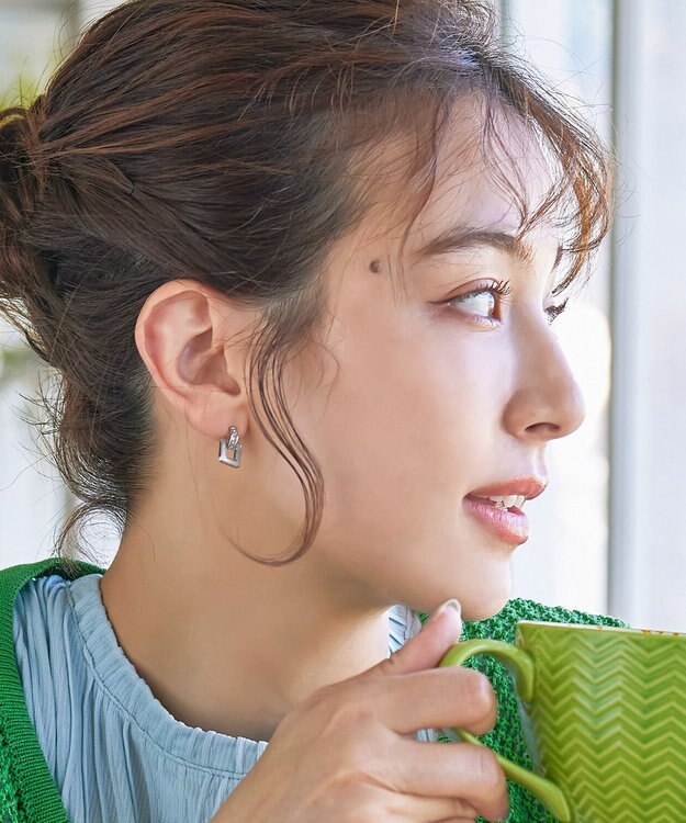 Tiaclasse 【金属アレルギー対応】スクエアシェルピアス シルバー