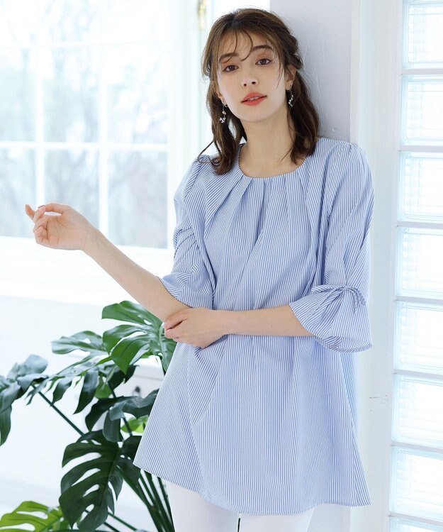 Tiaclasse L 【洗える】リボン付きタックスリーブチュニックブラウス サックスストライプ