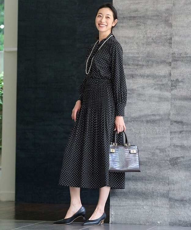 自由区 S 【セットアップ対応・洗える】ライトサテンプリーツ スカート ブラック系1