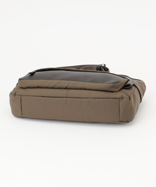 Y'SACCS リサイクルナイロン×カウレザー ラップミニショルダー カーキ