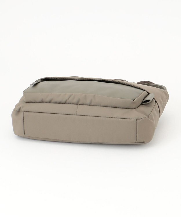 Y'SACCS リサイクルナイロン×カウレザー ラップミニショルダー グレージュ