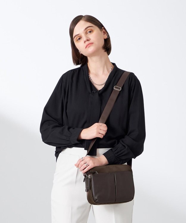 Y'SACCS ナイロン×牛革コンビシリーズ　横型ショルダーバッグ　SSサイズ チョコ