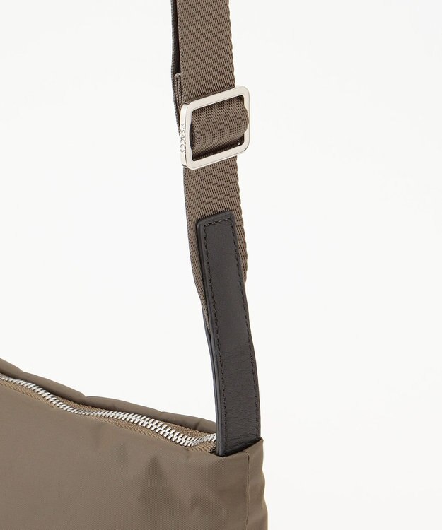 Y'SACCS リサイクルナイロン×カウレザー ラップミニショルダー カーキ