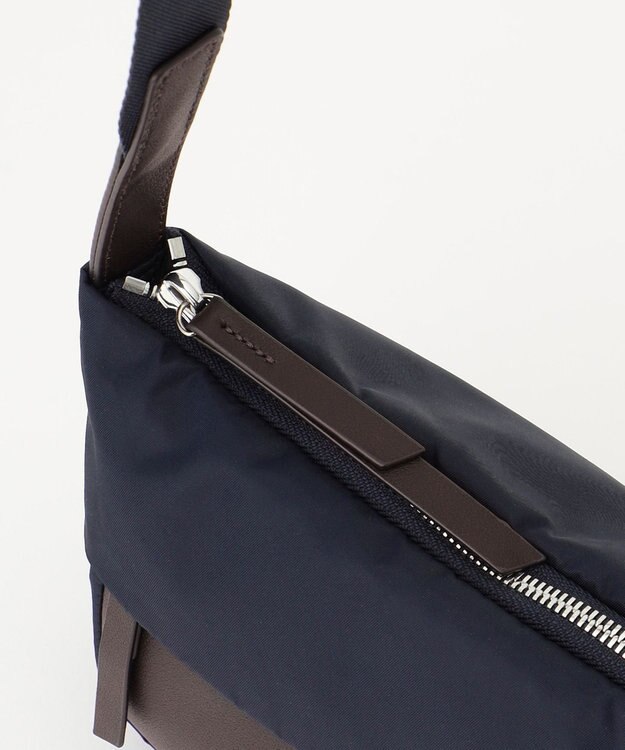 Y'SACCS リサイクルナイロン×カウレザー ラップミニショルダー ネイビー