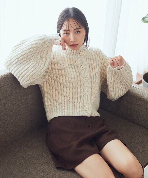 earth music&ecology ローゲージニットショートカーディガン Light Beige