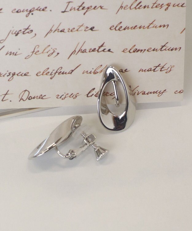 Tiaclasse 【安田美沙子さん着用・金属アレルギー対応】ツイストドロップイヤリング シルバー