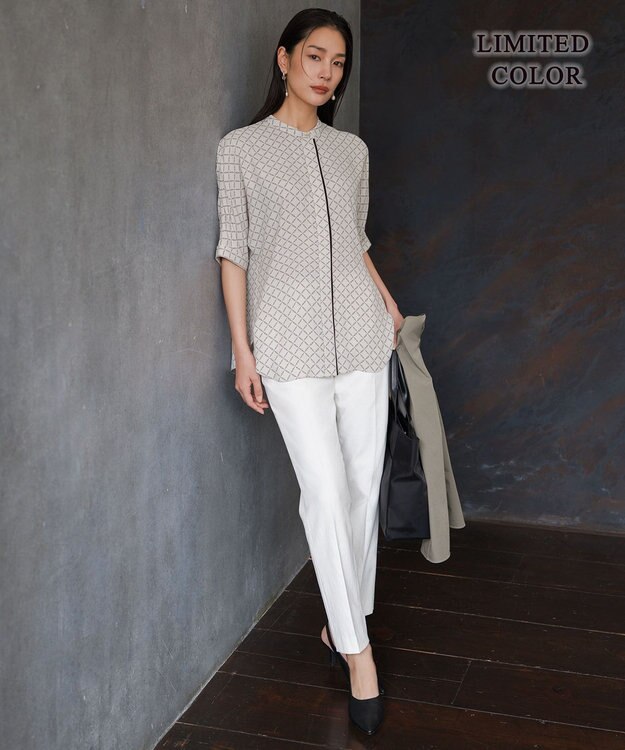 ICB L 【新色追加・WEB限定カラーあり】BackSatinAmunzen 5分袖バンドカラーブラウス トープ×スクエアビット柄［WEB限定］