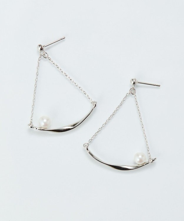 Phoebe 【金属アレルギー対応】スライヴパールトライアングルピアス　シルバー/ニッケルフリー