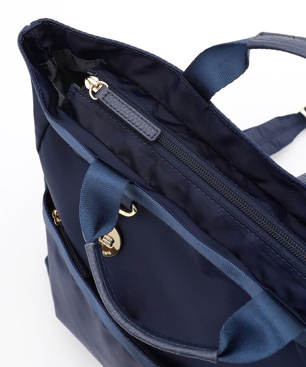 LA BAGAGERIE チャーム付き　ナイロンリュック ネイビー