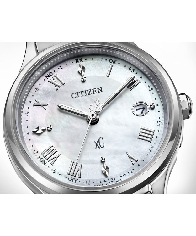 CITIZEN 【電池交換不要の電波時計】白蝶貝文字板が美しいシンプルでクリーンなウオッチ シルバー
