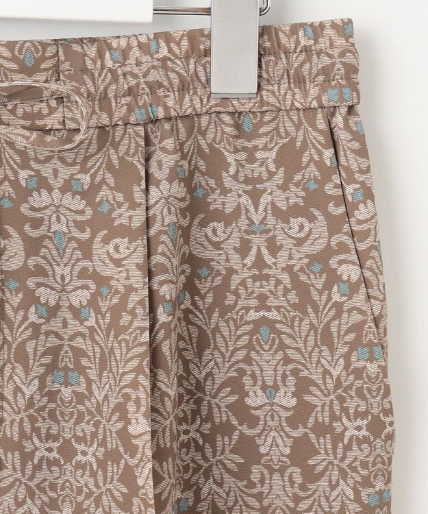 自由区 【洗える】ダマスクフローラルプリントテーパード パンツ モカ