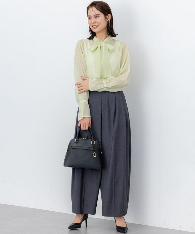 組曲 L 【WEB限定】シャイニーオーガンボウタイ付き ブラウス ライムイエロー系