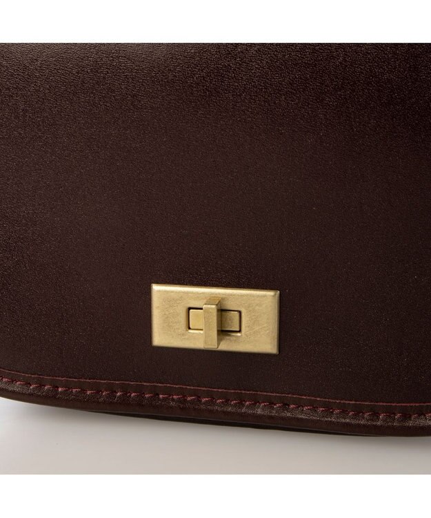 ing <ing>レザーショルダーバッグ ワイン