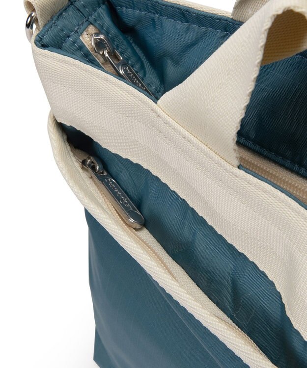 LeSportsac SMALL BUCKET TOTE/ブルーインディゴ/ベージュ ブルーインディゴ/ベージュ