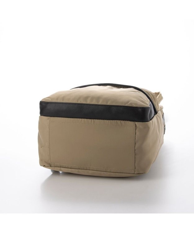 Y'SACCS ナイロンリュックサック ベージュ