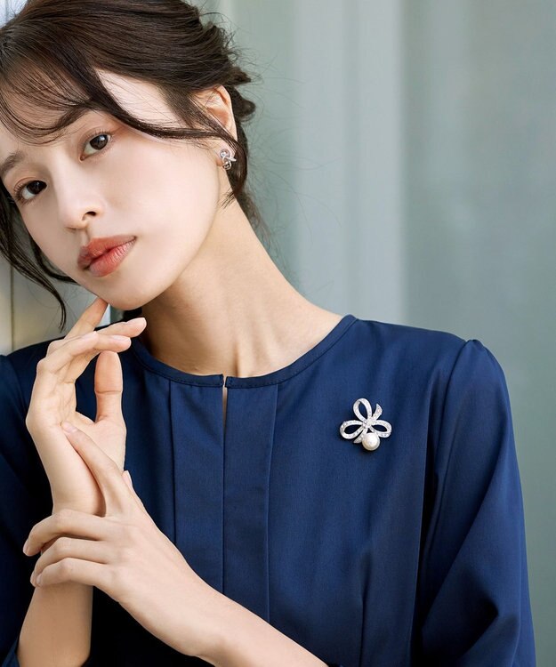 Tiaclasse パール＆クローバーリボンブローチ シルバー