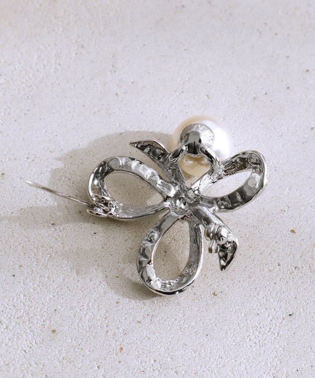 Tiaclasse パール＆クローバーリボンブローチ シルバー