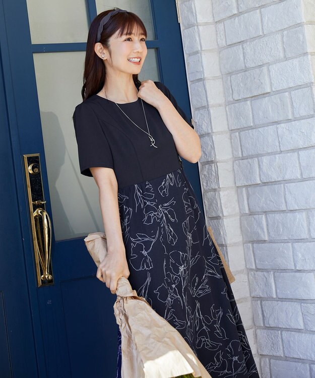 Tiaclasse 【小倉優子さん着用・新色追加・洗える】モノトーンフラワープリントワンピース ネイビー×ネイビー