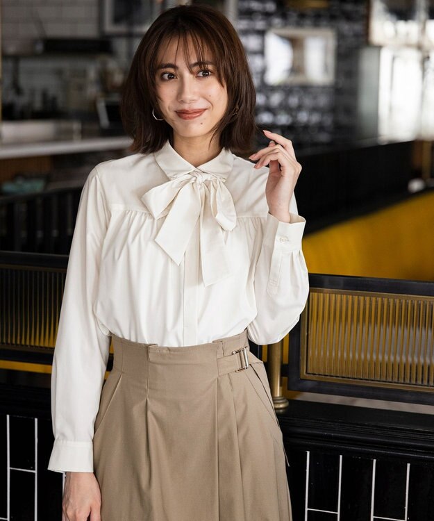 ANY SIS L ボウタイ付きビジュー シャツ アイボリー