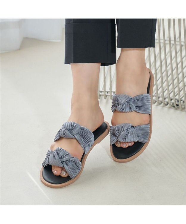 MODE ET JACOMO <carino>プリーツスポンジサンダル ブルー