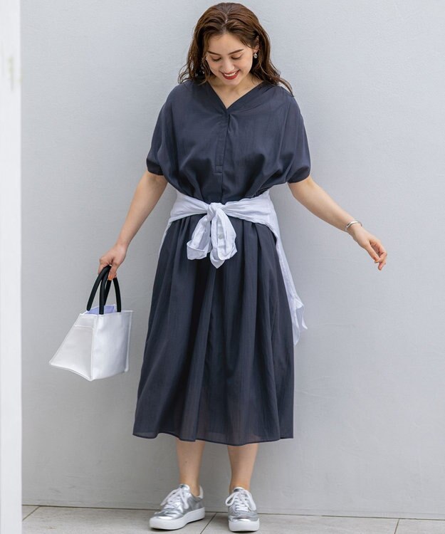 23区 L 【Lサイズ限定/接触冷感/速乾性/洗える】エアリーブライトローン Vネックワンピース ネイビー系