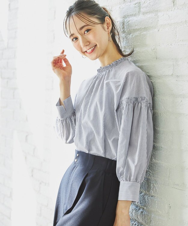 ANY SIS 【洗える】シャーリングフリルスタンド ブラウス ブルーストライプ
