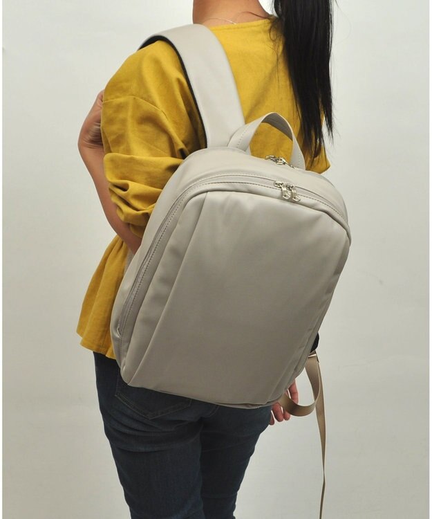 UNBILLION Otias スムースタイプ合皮スクエアリュック ベージュ