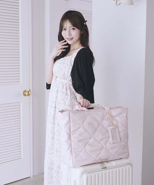 Maison de FLEUR Fチャームキルティングパスケース Pink