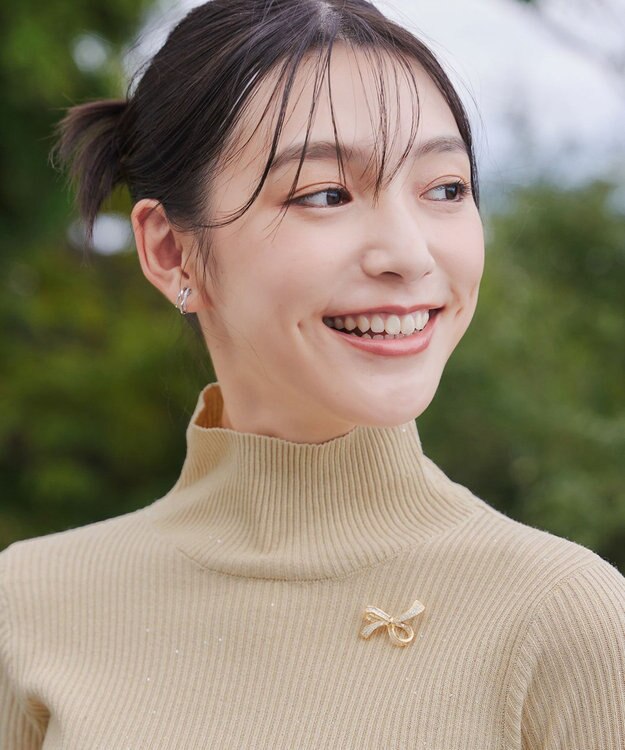 Tiaclasse   リボンモチーフブローチ ゴールド