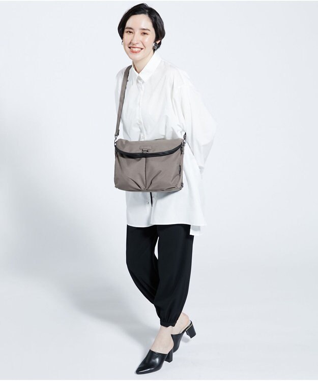 Y'SACCS 【Y’SACCS vous et】 フロントポケット2WAYバッグ グレージュ