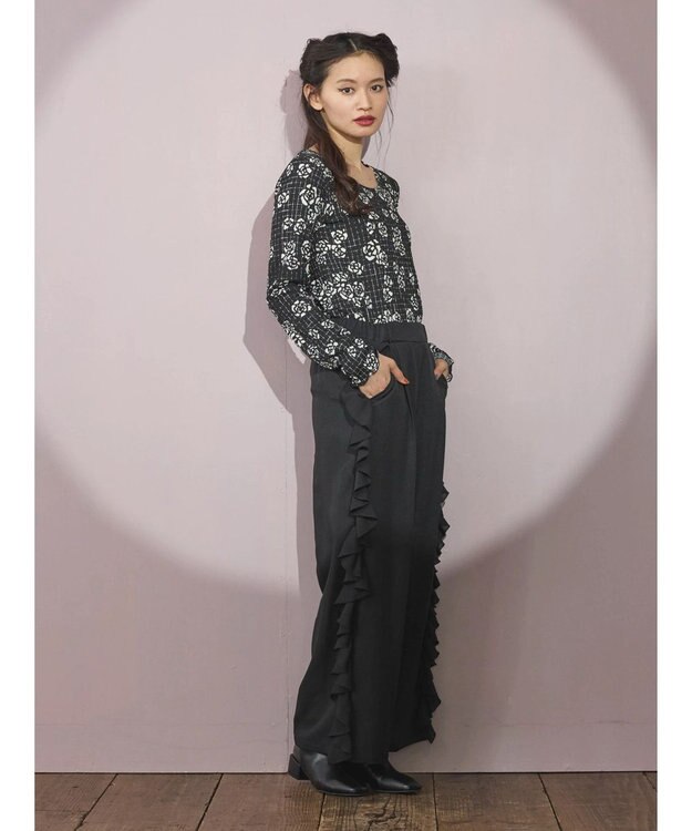 Green Parks ■ＥＳＣＡＲ　Ｕネッククレープカットプルオーバー Flower Black