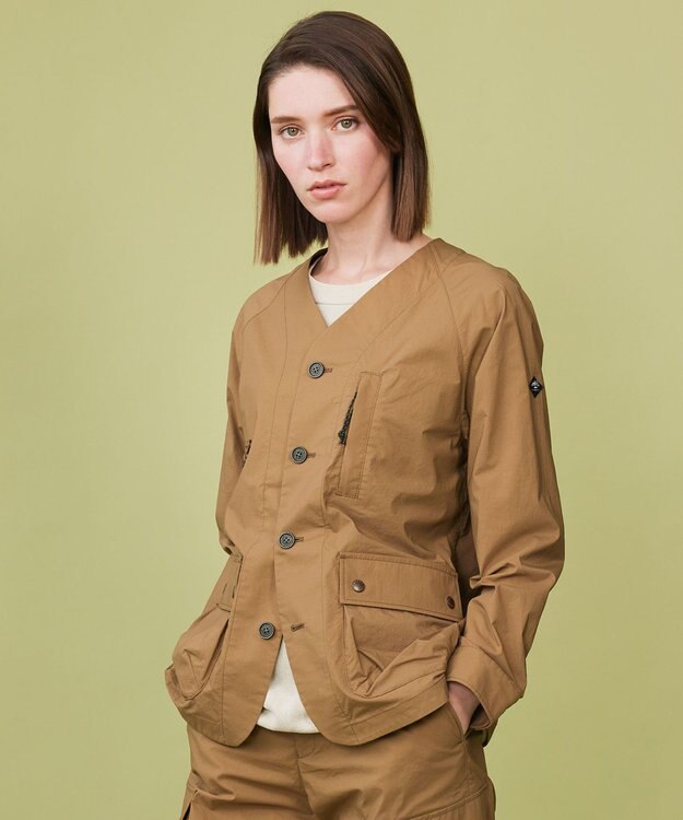 JOSEPH ABBOUD MOUNTAIN 【軽量】ハイパワーストレッチカルゼ ノーカラーアウトドアブルゾン キャメル系