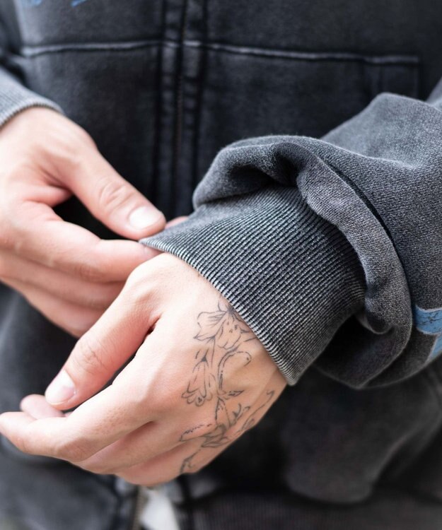 WEGO 【ユニセックス着用ITEM/MLサイズ展開】パウダーブリーチグラフィックZIPパーカー 柄3