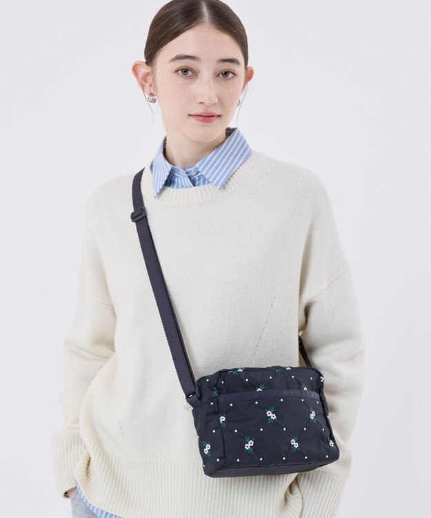LeSportsac DANIELLA CROSSBODY/フローラルラティスEMB フローラルラティスEMB