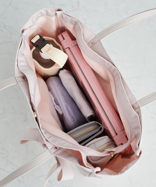 Maison de FLEUR リボンチャーム付き3ルームトートバッグ Beige