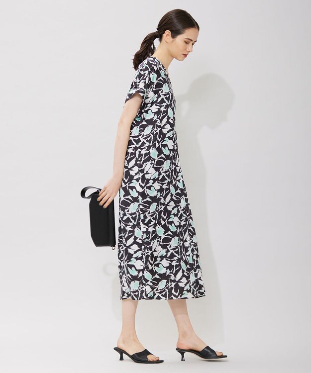 ICB 【洗える】 ウォーターフラワープリント ワンピース チャコール系柄