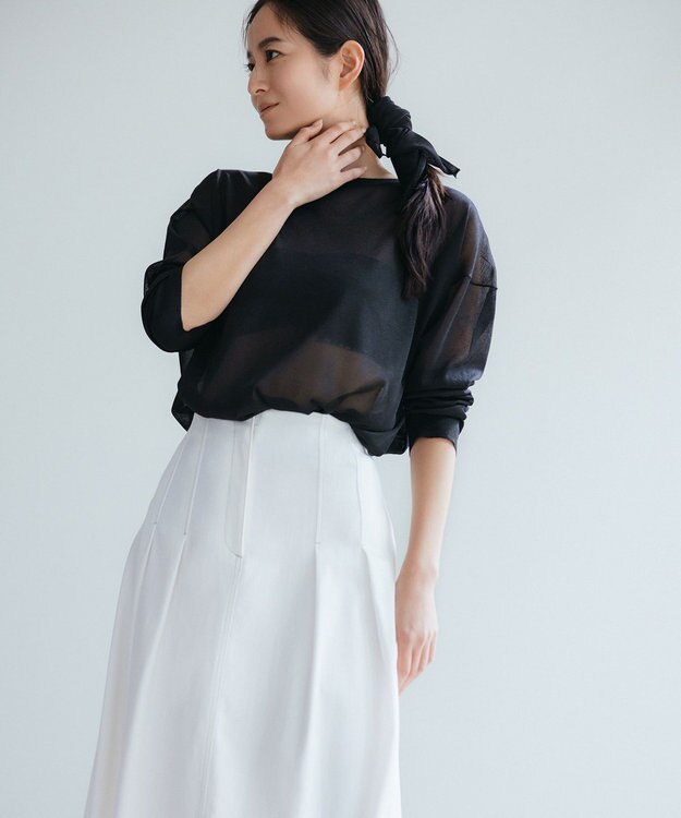 ICB L 【MAG×スタイリストコラボ】シャイニーシアーニット×サテンストレートパンツ ブラックニット×ベージュパンツ