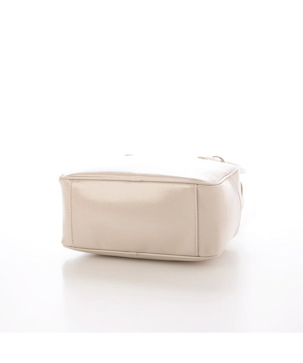 UNBILLION カシュカシュ cachecache / エナメル調中型ボストン アイボリー