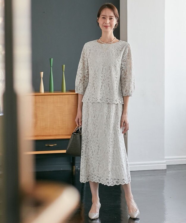 自由区 【XSサイズ～/洗える/セット可】フラワーコードレース ペプラムブラウス ライトグレー系