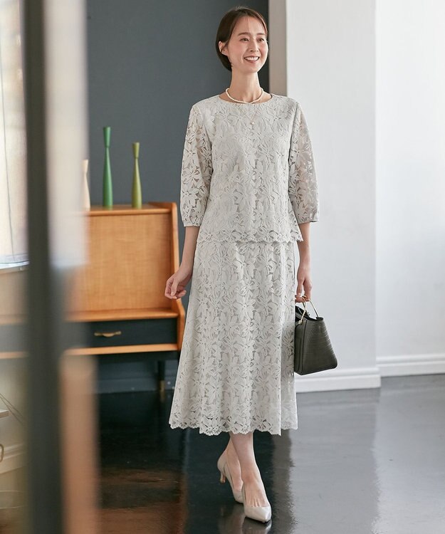 自由区 【XSサイズ～/洗える/セット可】フラワーコードレース ペプラムブラウス ライトグレー系