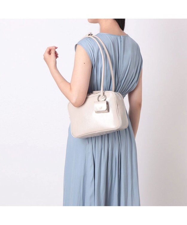 UNBILLION カシュカシュ cachecache / エナメル調中型ボストン アイボリー