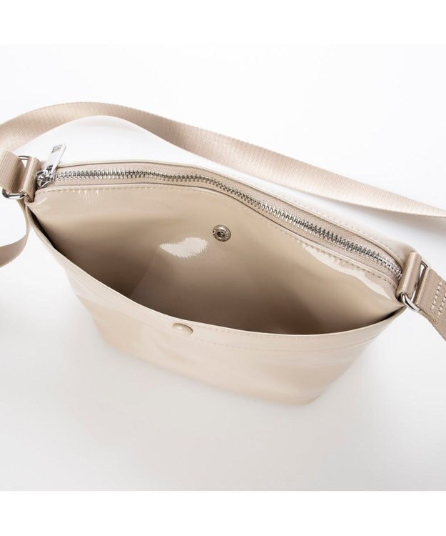 UNBILLION カシュカシュ cachecache / ソフトエナメル舟型ショルダー アイボリー